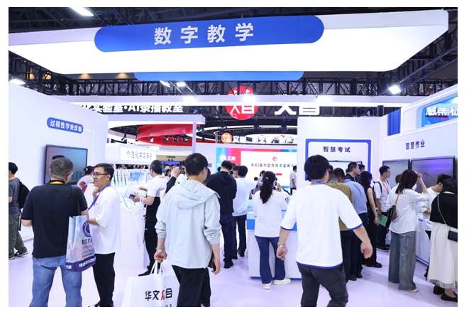 大模型如何改变教育？实探教育装备展好未来展台(图4)