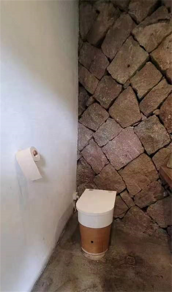 上海滩上“洋掌柜”瑞士企业家：专利旱厕“炫耀”生态理念(图2)