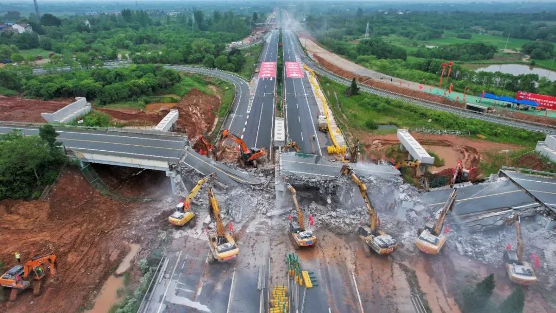 微柏软件智慧赋能京港澳高速湖北段“五桥同爆”83座天桥门架一次性集中拆除(图4)